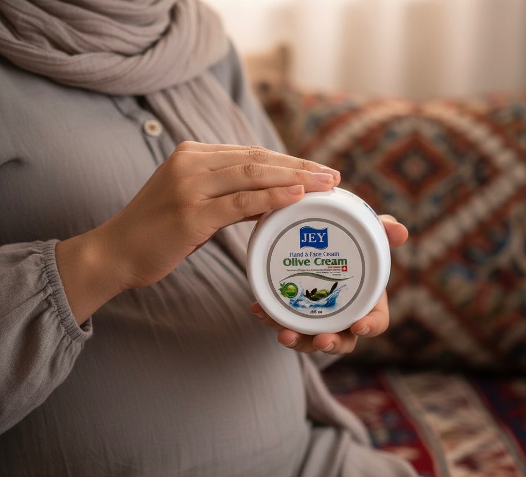 کرم زیتون جی برای کمک به پیشگیری از ترک های پوستی دوران بارداری